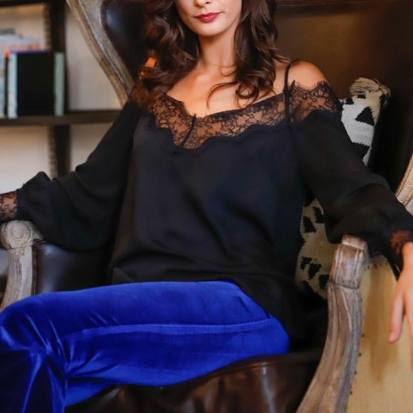 CHIC DOLLZ Off Shoulder Lace Details Black Blouse - Picture 3 of 6